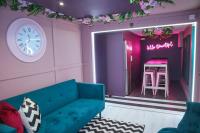 Manchester's ONLY themed slumber party suite for 8 with makeup room - Ferienwohnung Manchester