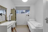 Spacious and Central Apartment - 3 Bedrooms - B&B