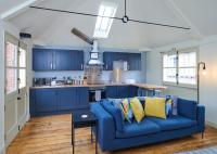 Studio 2 - Central Location Sleeps 4 - B&B
