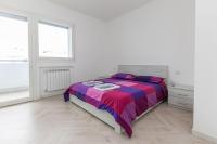 12th Floor Diamond Tower - 72 - B&B