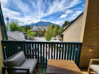 The Ikon Lofted Studio with King Bed and Patio - B&B Whistler