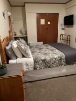 Queen Room with Garden View