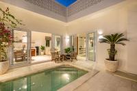 Tropical Berawa 2BR Villa /Enclosed living room - Chambres d’hôtes Canggu