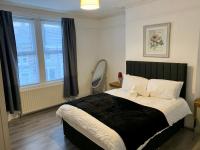 B&B Gateshead - Blossom Holiday Lets - 3 Bed Bensham Apartment - Bed and Breakfast Gateshead