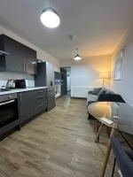 B&B Derby - Modern 2 Bed Flat In Derby City - Bed and Breakfast Derby