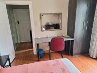 Rooster Room - B&B Boksburg