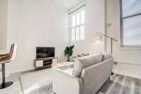 CozySuites - 2BR with Direct Skybridge Access #7 - Ferienwohnung