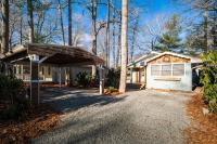 B&B Newland - GREAT Central Location! Cabin Near Sugar Beech Boone - Bed and Breakfast Newland