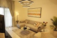 B&B Abu Dhabi - Amber Glow 2BR Apartment Al Raha - Bed and Breakfast Abu Dhabi