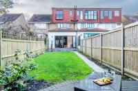 Cozy 3 Bedroom Terrace Cottage in Epsom - Bed and Breakfast