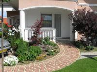 Andrea Apartmanház - Bed and Breakfast Balatonlelle