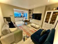 B&B London - Lovely 2 bedroom ground floor flat with garden. - Bed and Breakfast London