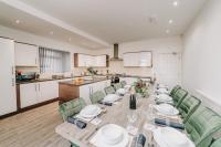 Stunning spacious, Family, Contractor Fast WiFi, Sky TV, close to City Centre - Ferienwohnung Birmingham