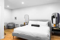 The Phenix Historic DWTN Hotel, King Bed, Room # 306 - B&B Bangor