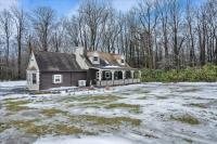 Log Cabin and Guest House Sleeps 18 2 Game Rooms - B&B Long Pond