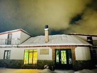 Shino - B&B Stepantsminda