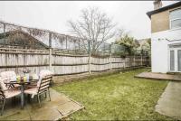 Spacious 4 bed house in Croydon with parking for x2 cars! - Photo ID Required - B&B