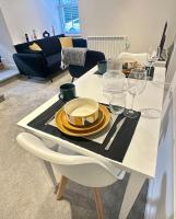 Spacious and Stylish Flat in Trowbridge, Wiltshire - B&B