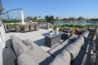 Sunset Beach House with 30ft Boat Dock in Shinnecock Southampton NY - Chambres d'hôtes Southampton