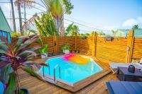 Au cœur du papillon piscine privée - Chambres d’hôtes Goyave