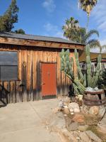 Rustic Rooms Barn Loft (Upstairs Studio Apartment) Near Kings Canyon & Sequoia National Parks - Chambres d'hôtes Soquel
