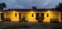 Tazrah roomstay (1 queen or 2 twin super single room) - B&B Kuala Rompin
