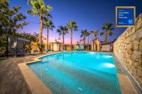 Luxury White House - Villa & Weddings - Family Villa Near the Sea to the Famous Zorbas Beach - B&B Stavros