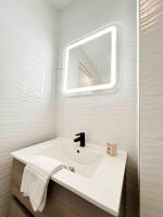 Le Dulys : Apt 2 prs, vue mer, clim, 2 min plages - Bed and Breakfast Antibes