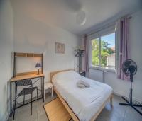B&B Grenoble - Le théatre du Cours - Bed and Breakfast Grenoble