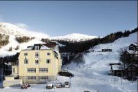 Mountain Retreat for 4 in Are Ski-In Ski-Out Apt- No Windows - B&B