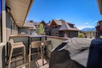 Mountain Escape sleeps 10 Guests in this 3BD 2BT Top Floor Condo with Mountain View - B&B Canmore