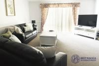 Suburban Bliss - Elegant Villa 2 - B&B Wagga Wagga
