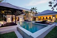 Exquisite 4BD Luxury Villa in the Heart of Berawa - Chambres d'hôtes Canggu