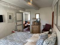 Camera Matrimoniale con Bagno in Comune 