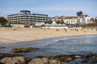 Oceans Eleven - Sea view - Secure parking - Footsteps from beach - B&B Falmouth