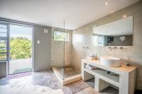 Double or Twin Room with Mountain View