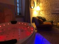 détente centre historique de MÂCON avec spa et ciné - B&B Mâcon