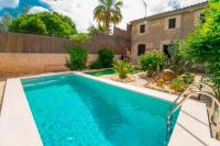 Typical old Majorcan house with a private pool - B&B Biniali