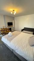 B&B Bristol - Family room, Shared House - Bed and Breakfast Bristol