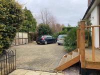 5-Bedroom House with swimming pool - near Shepperton Lock - B&B