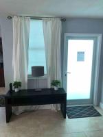 South Beach One Bedroom Condo with Parking Spot - B&B