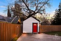 The Red Door Guesthouse - Cozy, Central and Quiet - B&B Chico