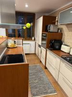 Evie's Tree House - B&B Dragomirna