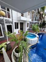 Kandi Posh 2BR with private Jacuzzi 500 Mbps internet - Chambres d’hôtes