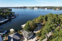 B&B Lake Ozark - Amazing sunsets, dock, fire pit, lily pad - Bed and Breakfast Lake Ozark