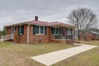 Charming Milton Home w/ Porch - 5 Mi to VIR! - B&B Milton