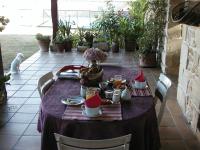 Chambres d'hôtes Noailles - Bed and Breakfast