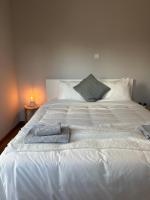 Anna's Guesthouse - Lagonisi Beach - Bed and Breakfast