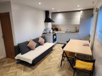 B&B Guildford - Modern 3 bedroom home in Guildford. Sleeps 8 - Bed and Breakfast Guildford