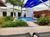 Amplios exteriores y alberca - Bed and Breakfast San Carlos